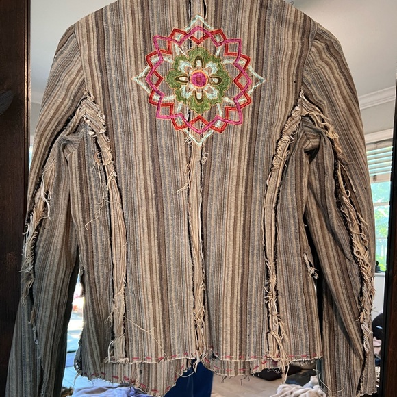 Adorable Aziz Embroidered Striped Blazer button needs a lil’ stitcheroo - Picture 11 of 14